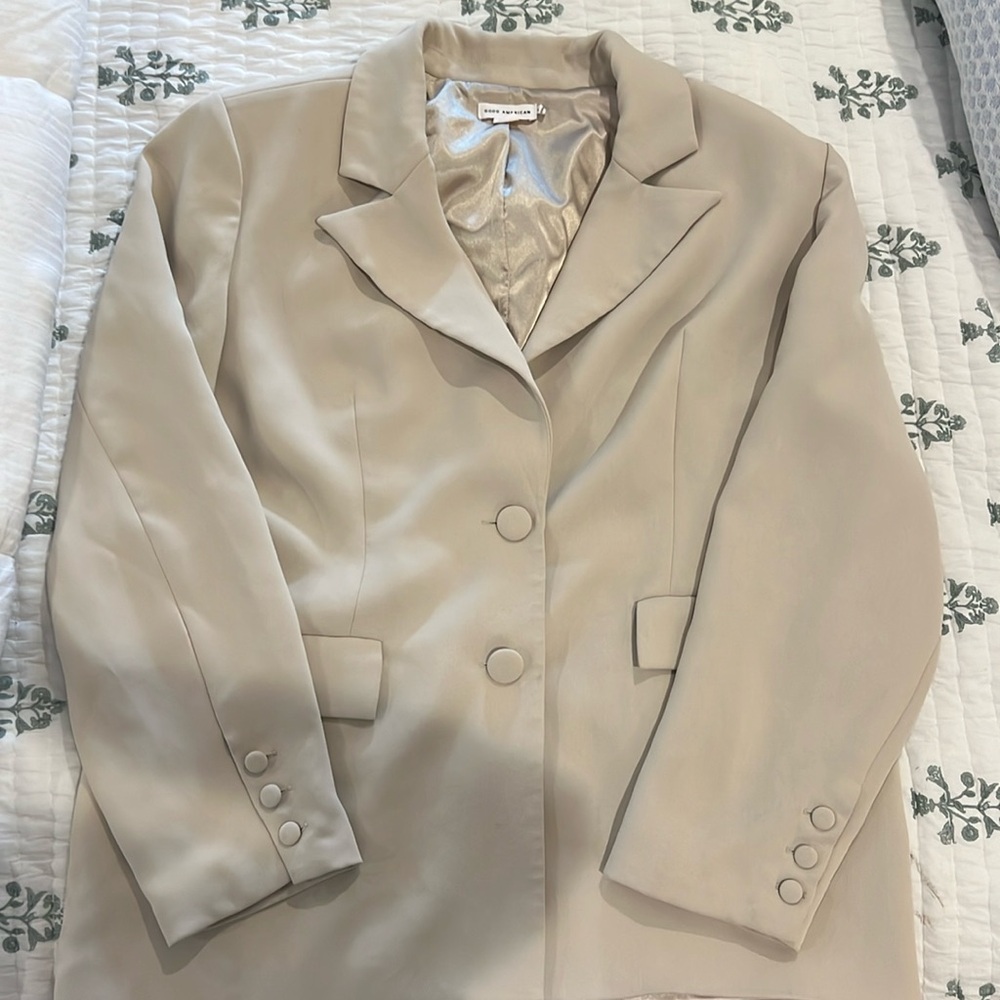 Good American Blazer! Oversized fit!